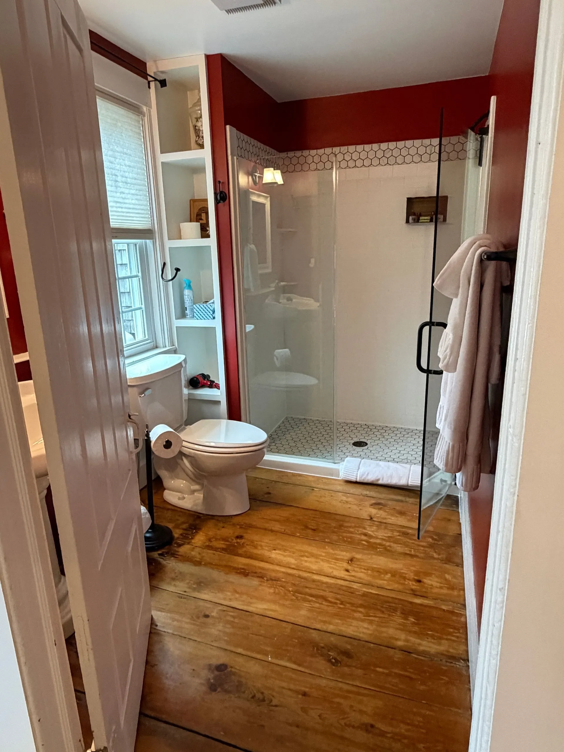 Private bathroom in the Heritage room at Coach Stop Inn