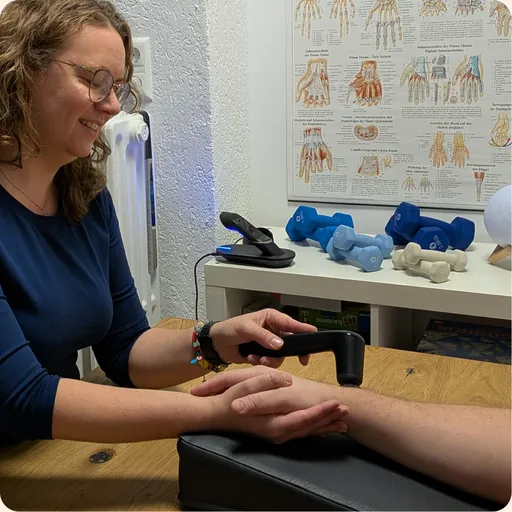 Handtherapie am Behandlungstisch