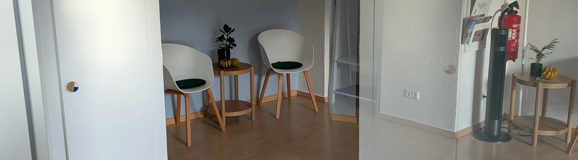 Blick in die Praxisräume von NeuroHand am Bundesplatz