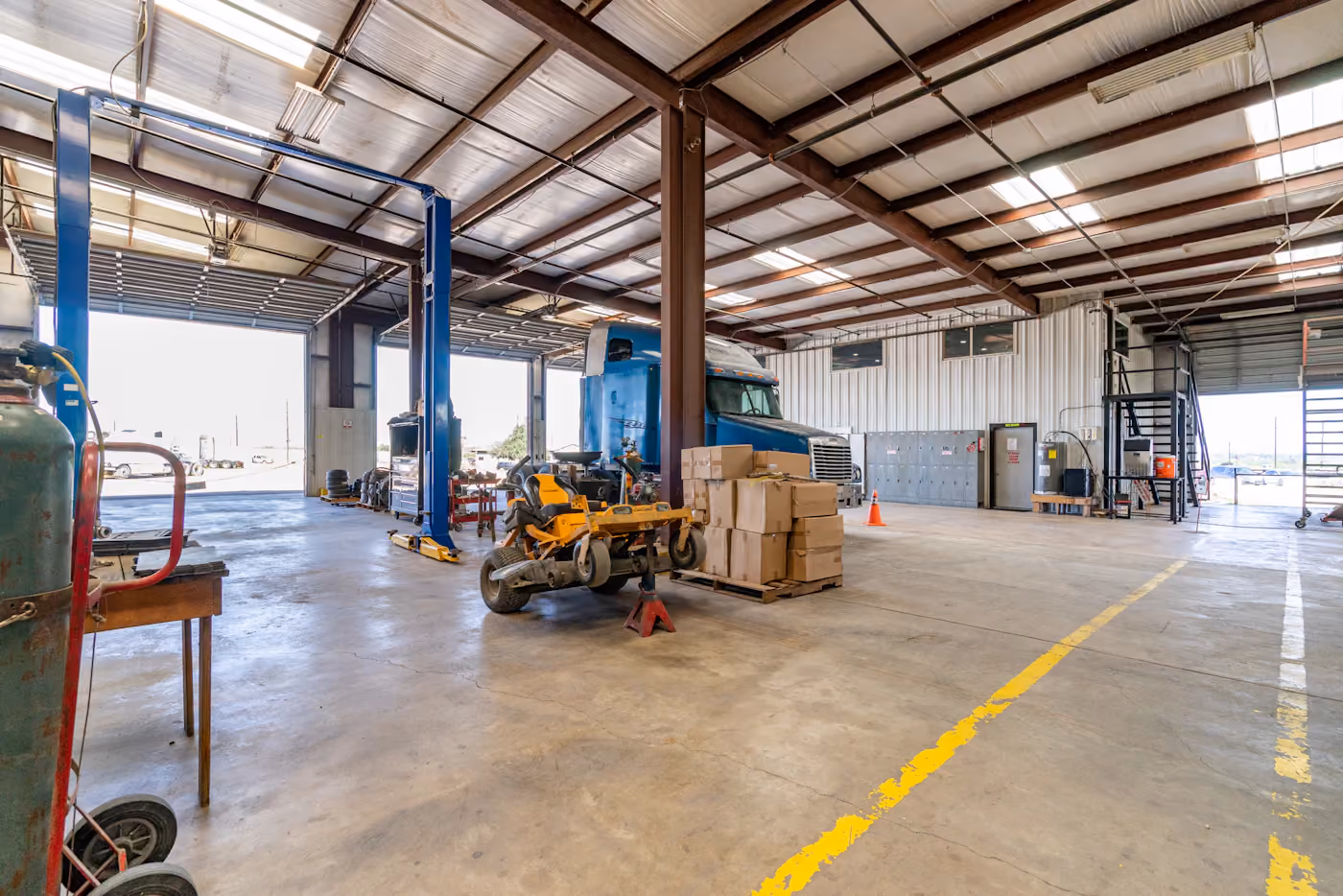 Truck repair shop in Bolingbrook, IL