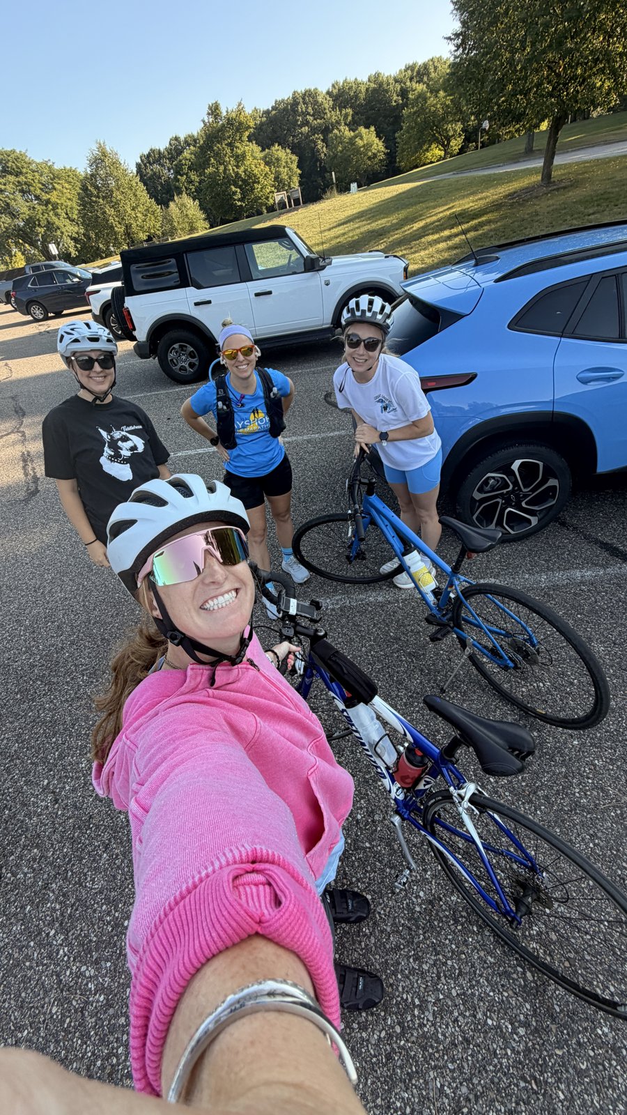 Syd in a pink hoodie taking a selfie with the girlies before the first ride