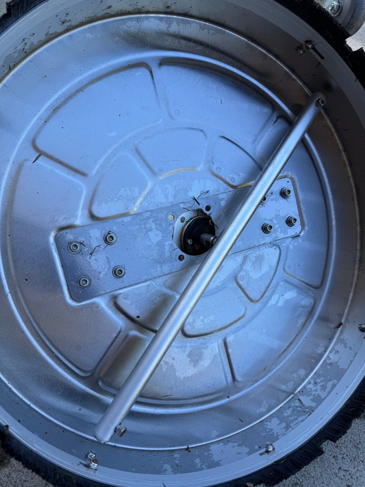 Underside of the surface cleaner showing the spray bar mount and swivel