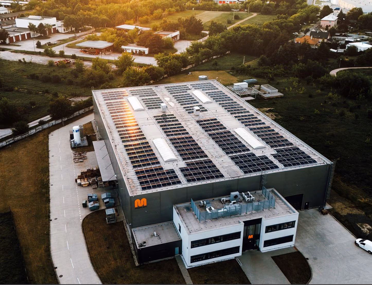 Fotovoltaická elektrárna s bateriovým úložištěm – Logistické centrum Malacky