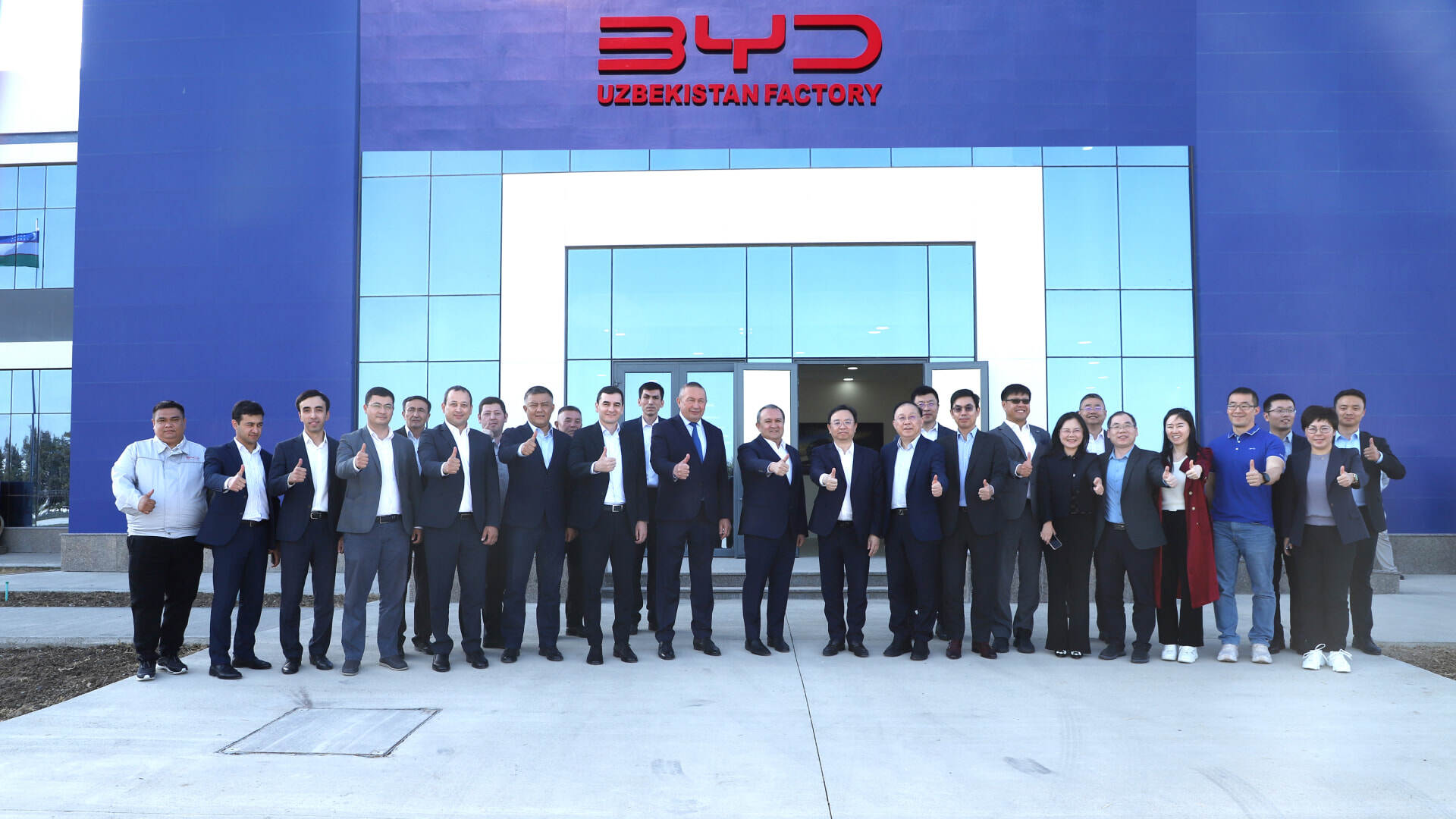 Mr. Wang Chuanfu, Chairman and President of BYD and the delegation visited the BYD Uzbekistan Factory plant in the Jizzakh region
