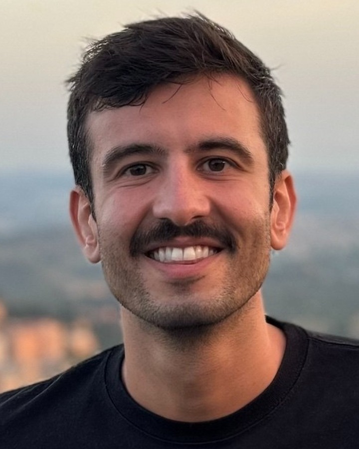 Cemre, Head of Logistics, Reportly