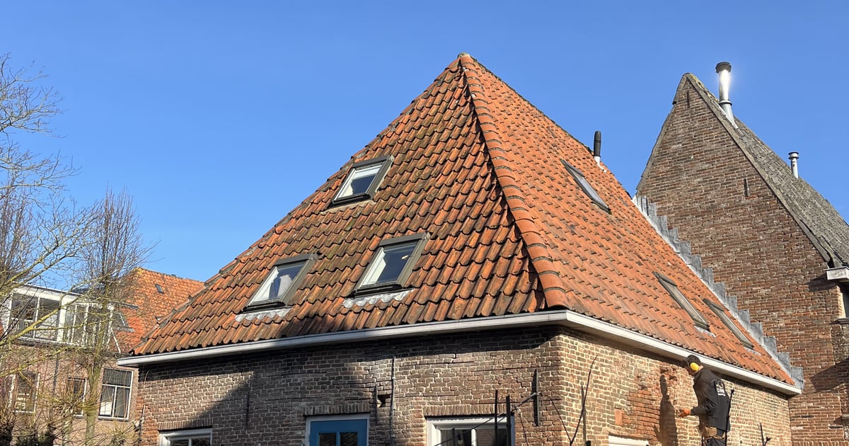 Gevelrestauratie van een 19e-eeuwse stadsboerderij in het historische centrum van Kampen