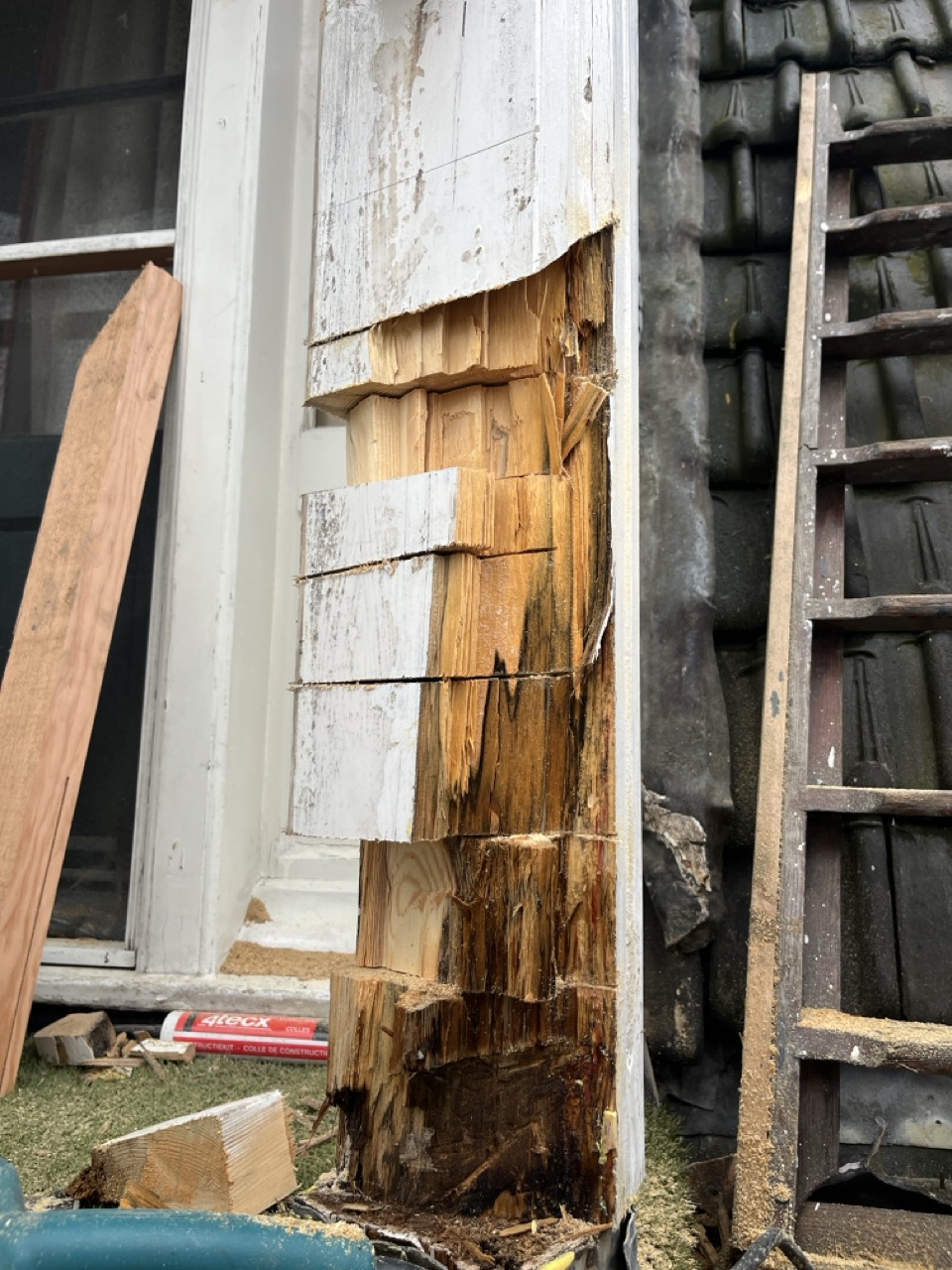 Herstel van geveltimmerwerk in Oregon pine aan een historisch pand in Kampen, foto 4