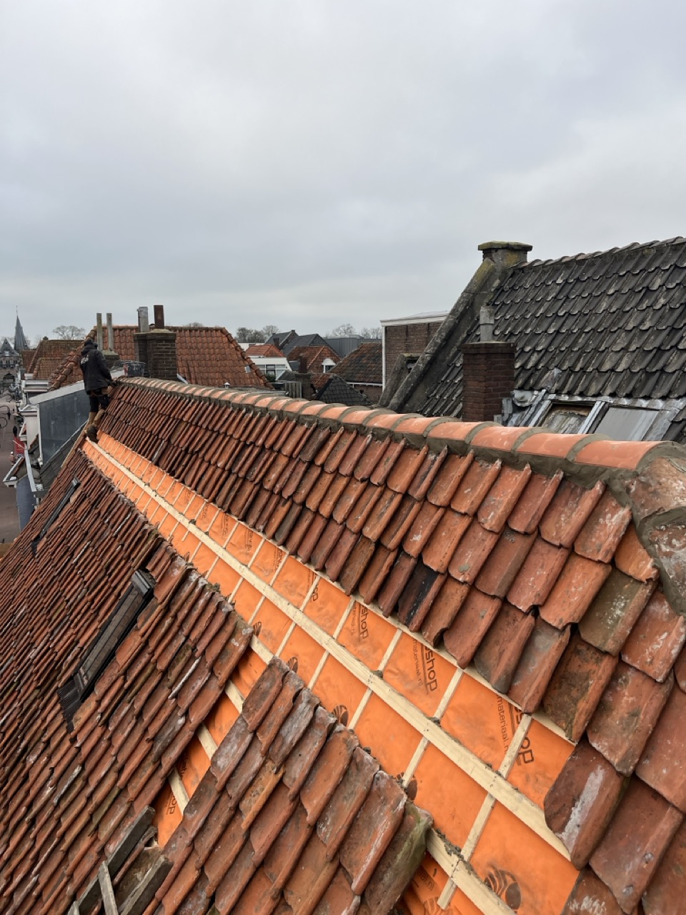 Restauratie van de kap van rijksmonument Oudestraat 18 in Kampen