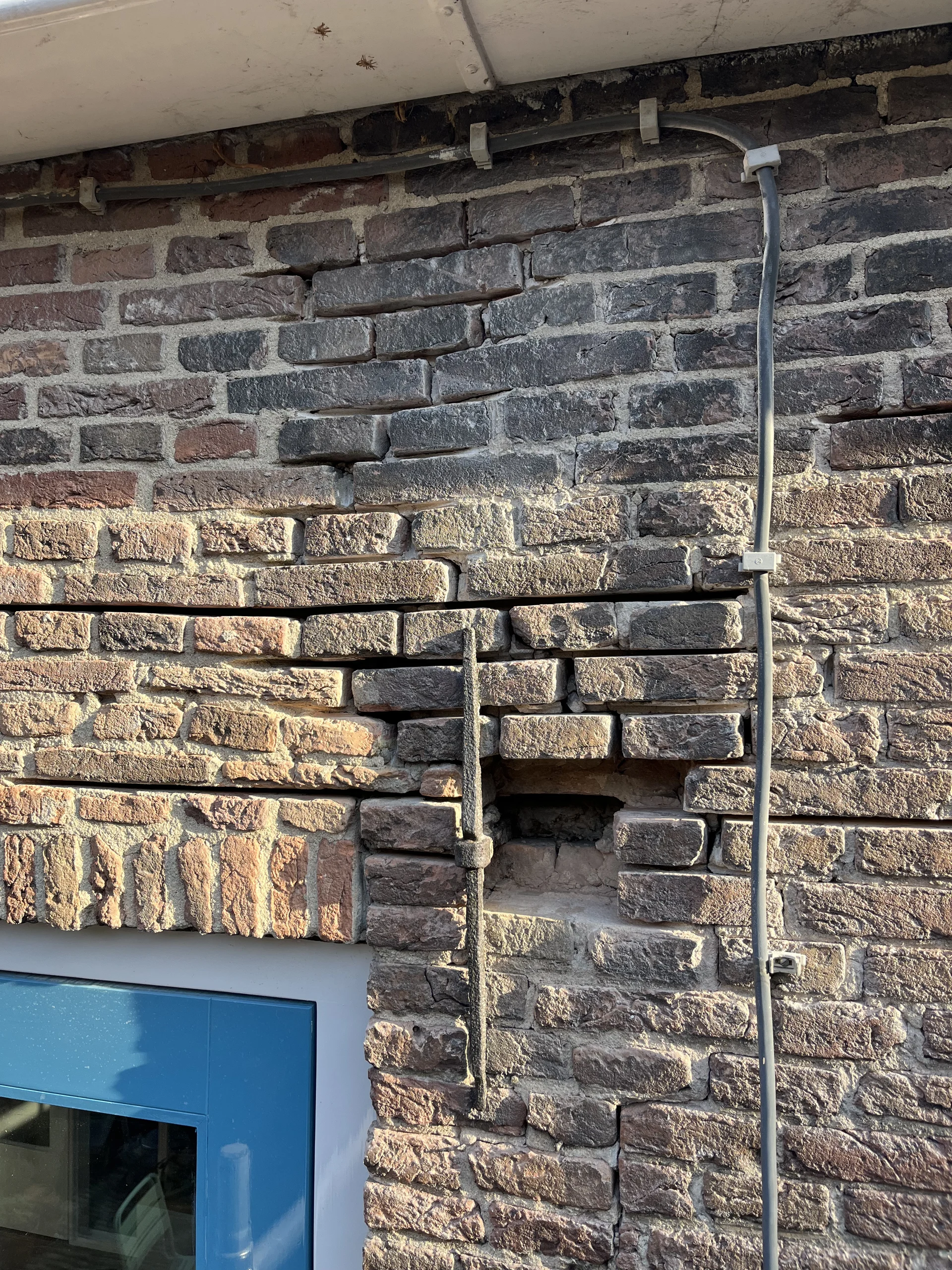 Herstel van metselwerk en voegwerk met kalkmortel aan een stadsboerderij in Kampen, foto 2