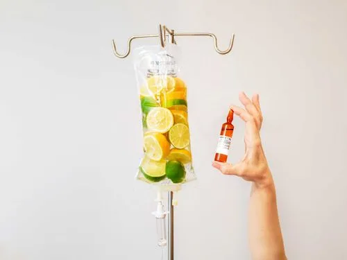 Infusion mit Vitaminen, Antioxidantien und Spurenelementen