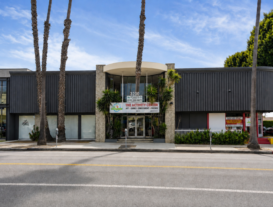 3200 Santa Monica Blvd