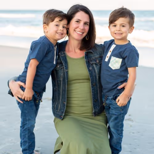Tiny Health mom with two twin sons