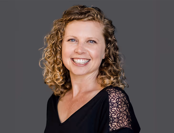 A portrait of Janelle Kleiner, PT, DPT Founder of Kinected Family Wellness