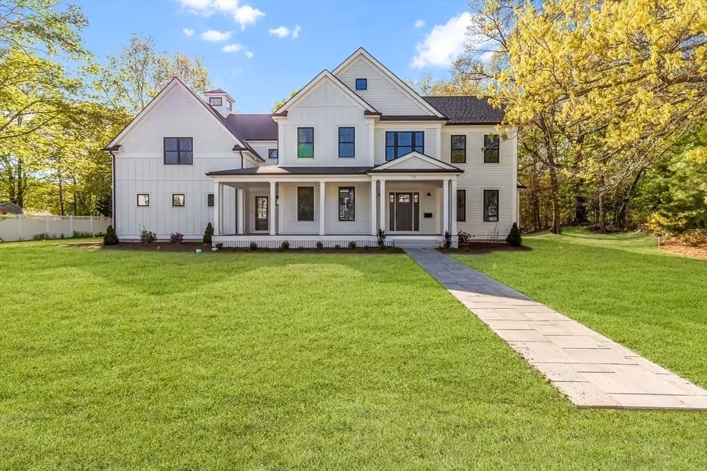 Warm Minimalism project in Andover, MA