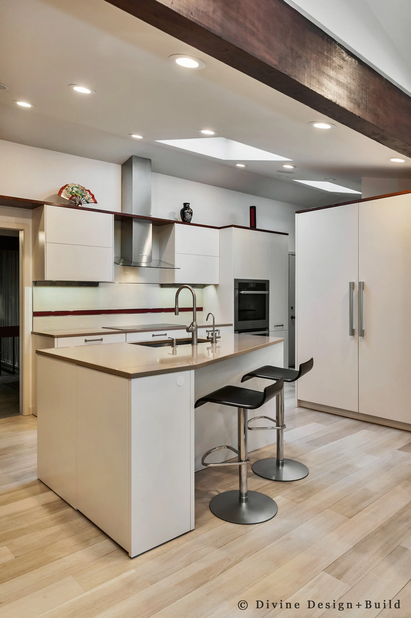 Boston Newton Frank Lloyd Wright Transitional Leicht Kitchen Red Accents