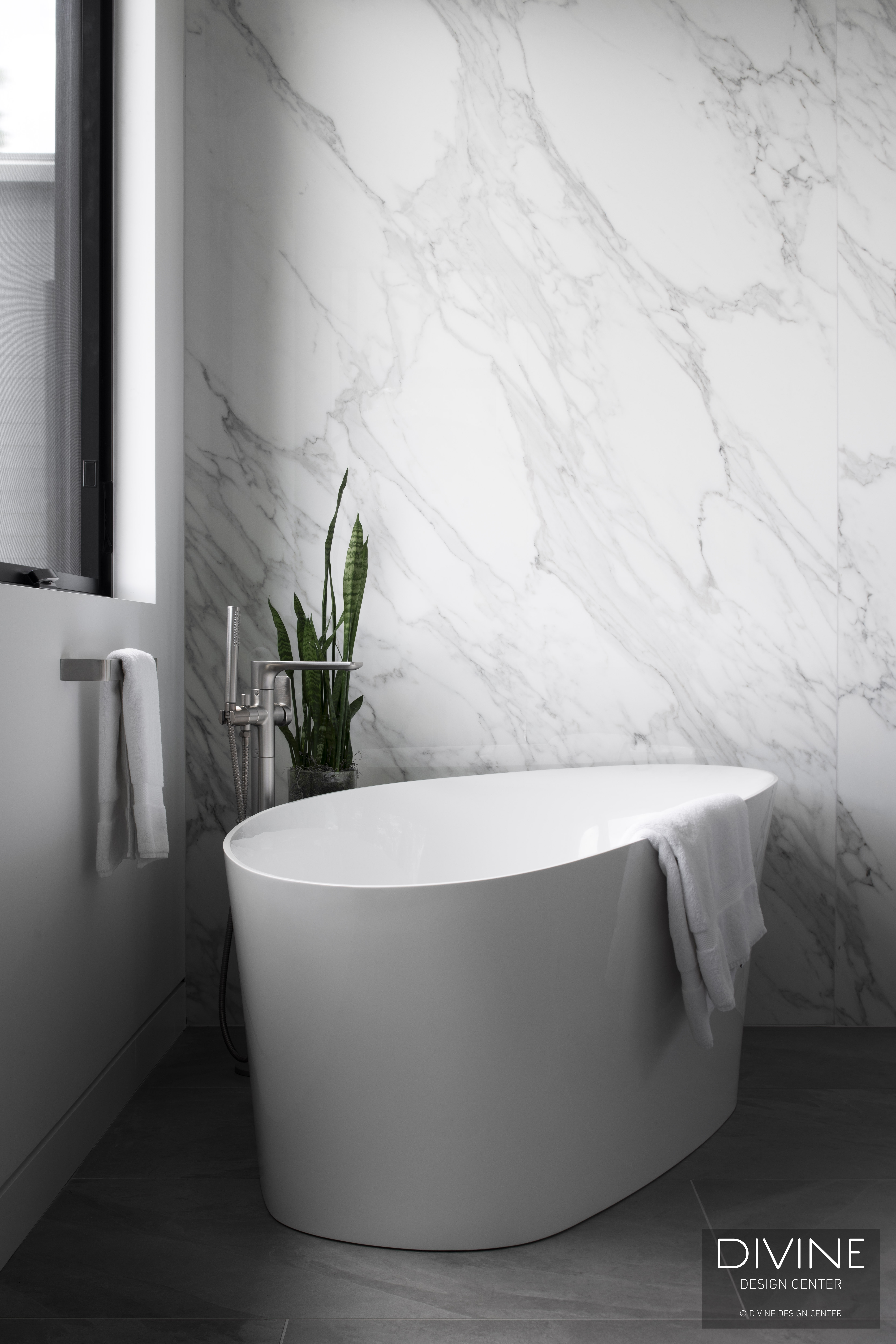 Master bathroom suite with INALCO MDi stone, contemporary vanity