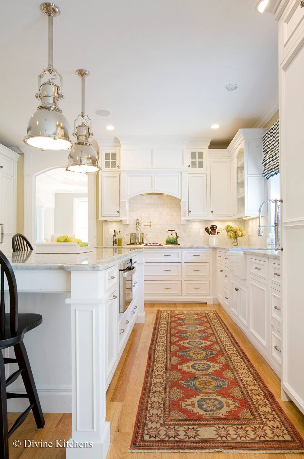 Boston Metrowest Black & White Traditional kitchen