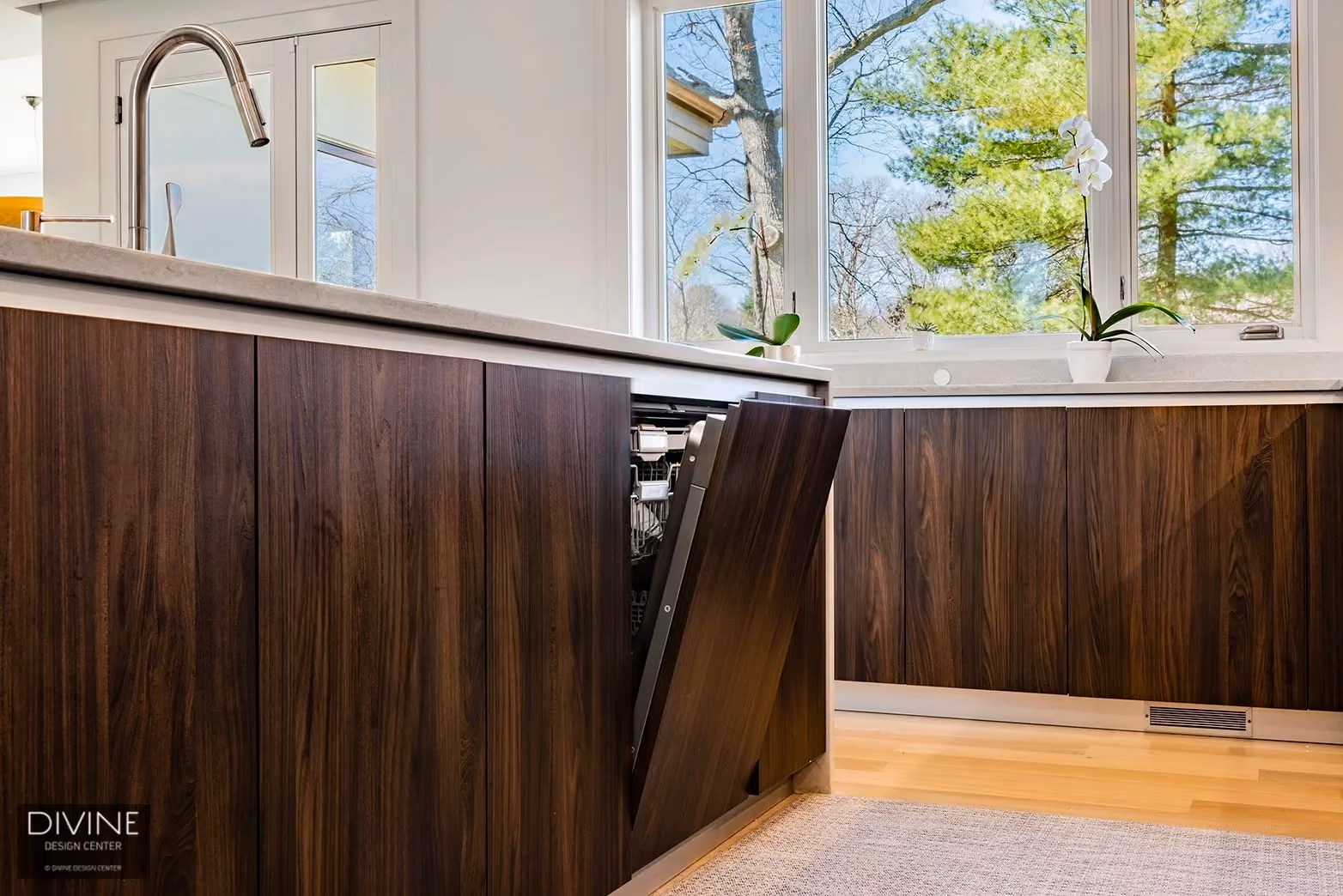 Weston Minimalist Modern Kitchen, by Divine Design Center (view 6)