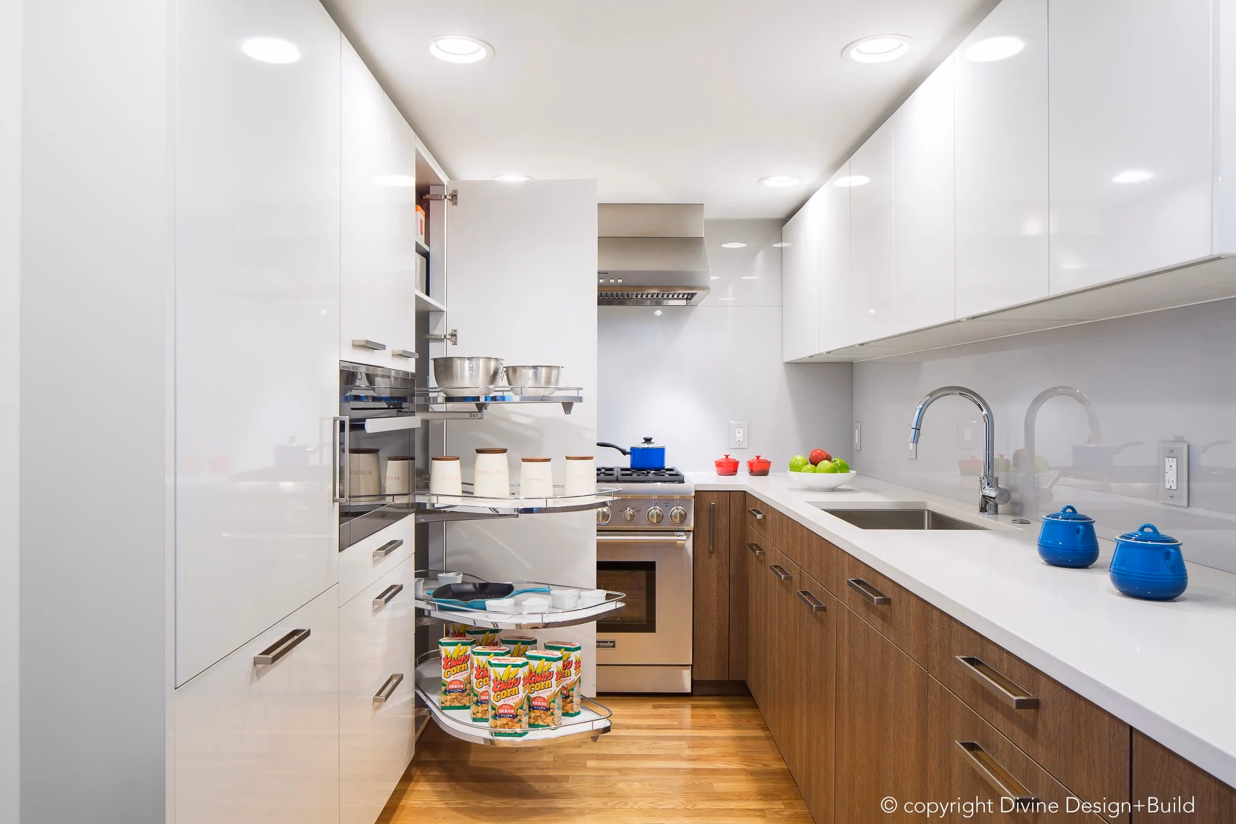 Compact Minimalist Modern Kitchen, by Divine Design Center (view 5)
