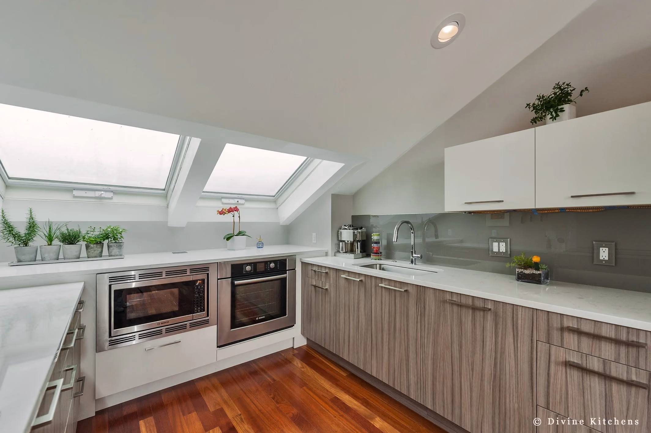 Compact Modern Kitchen, by Divine Design Center (view 5)