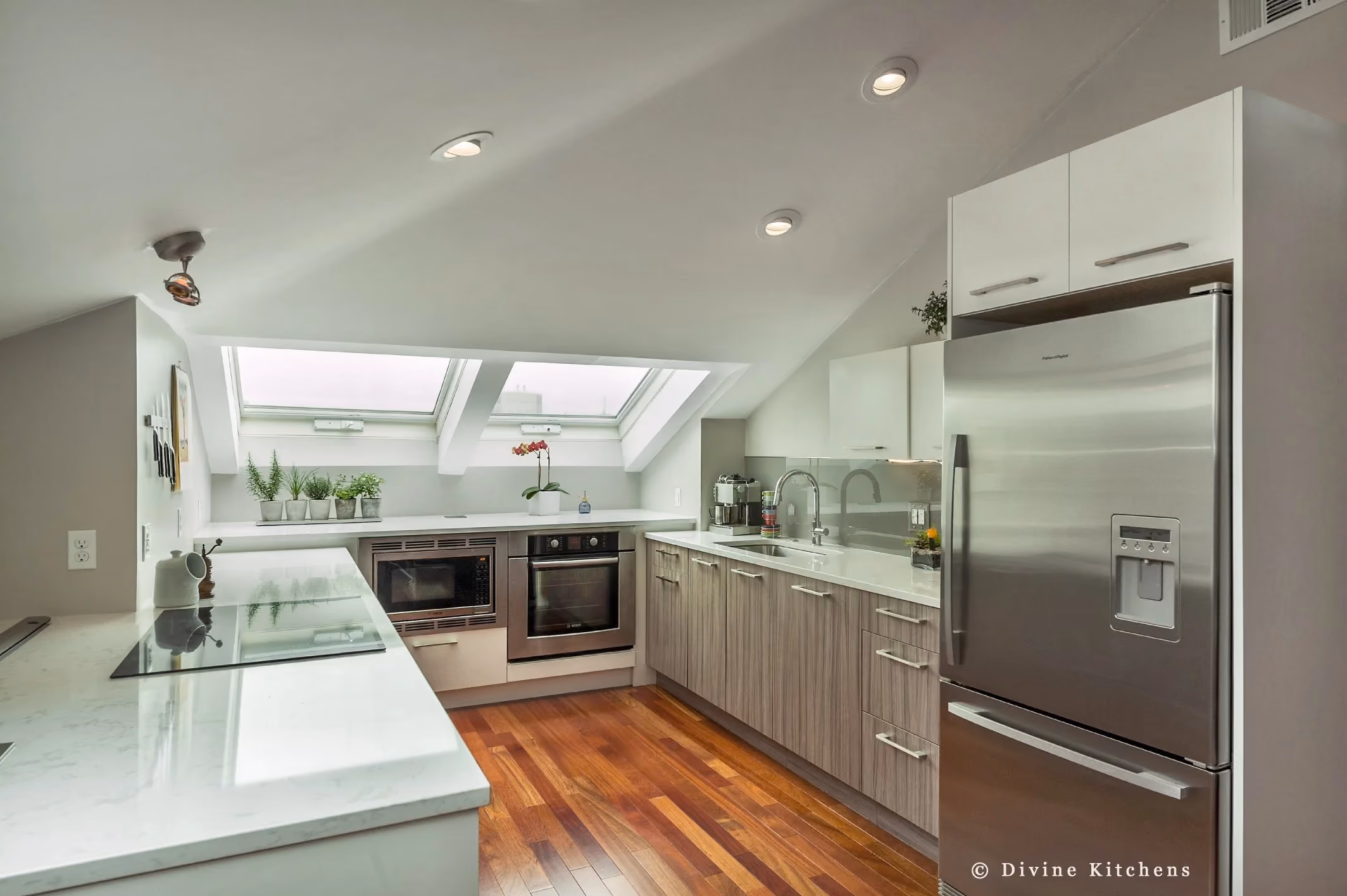 Compact Modern Kitchen, by Divine Design Center (view 2)