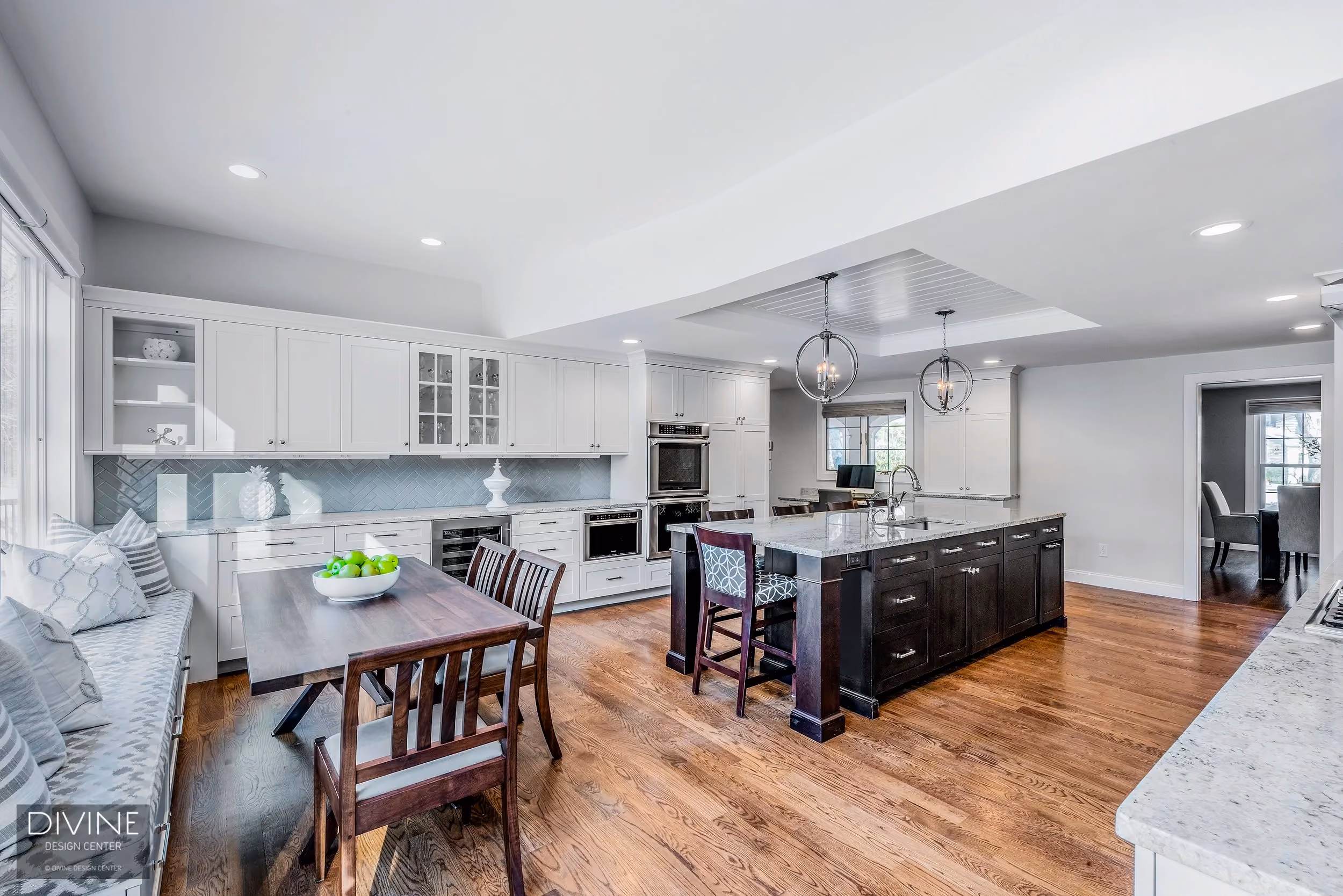 Lexington Transitional Kitchen, by Divine Design Center (view 4)