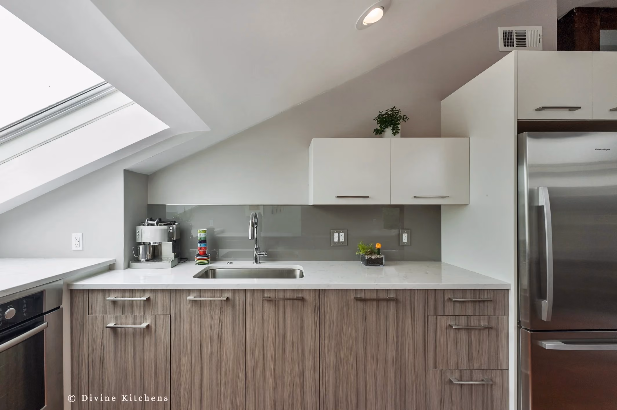 Compact Modern Kitchen, by Divine Design Center (view 7)