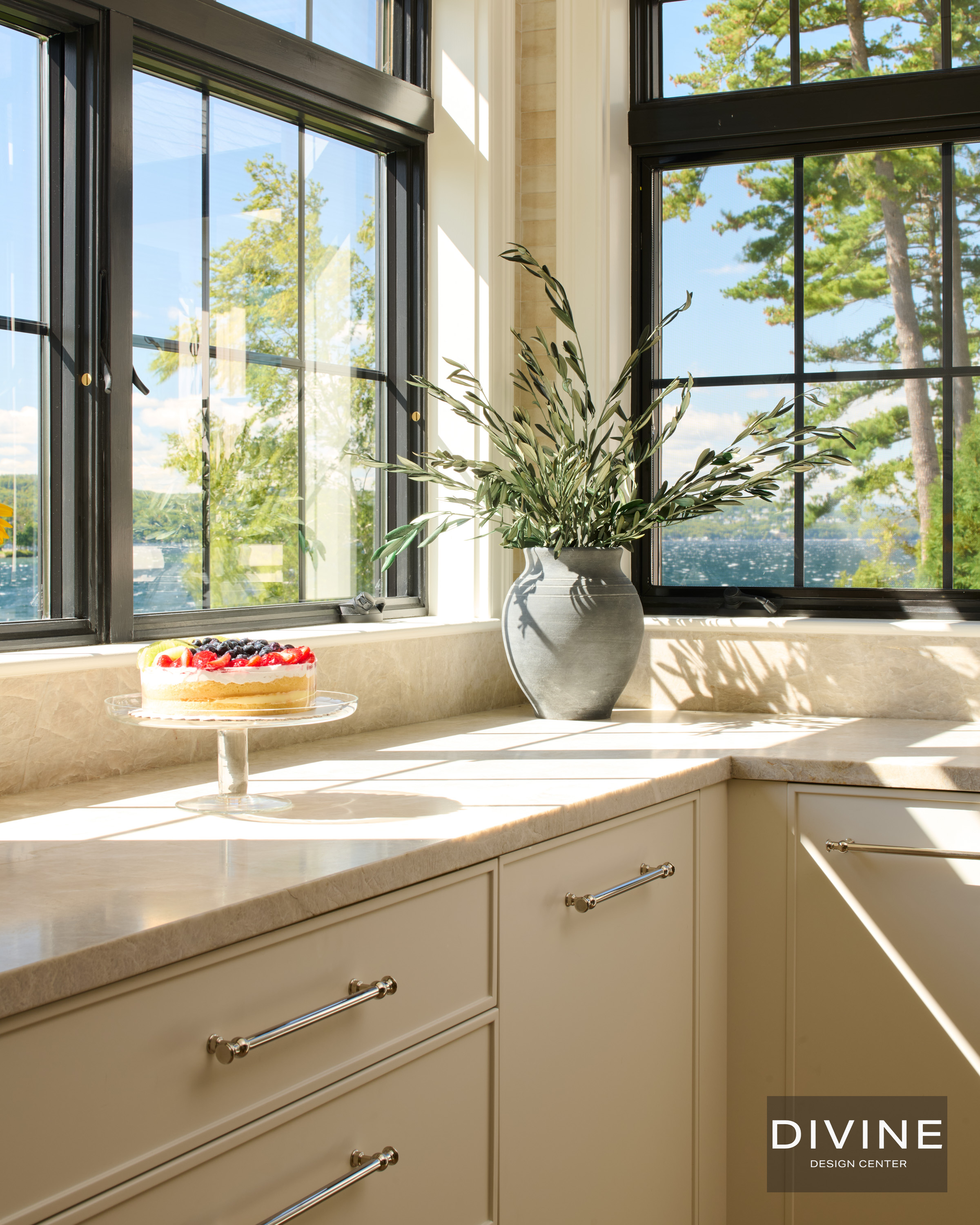 Governors Island NH Warm Transitional Lakefront Kitchen