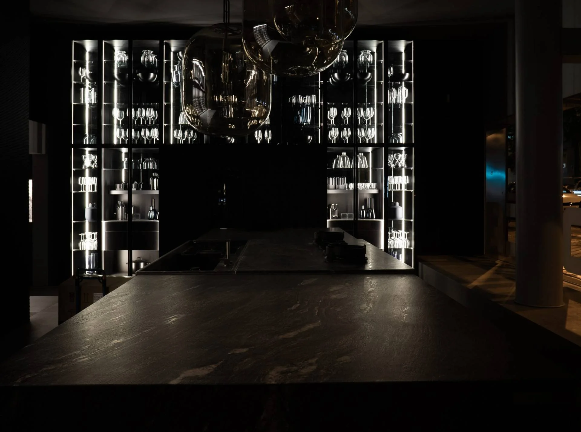 15 Stylish Divine Full Custom Features That Add Elegance and Sophistication to Any Kitchen