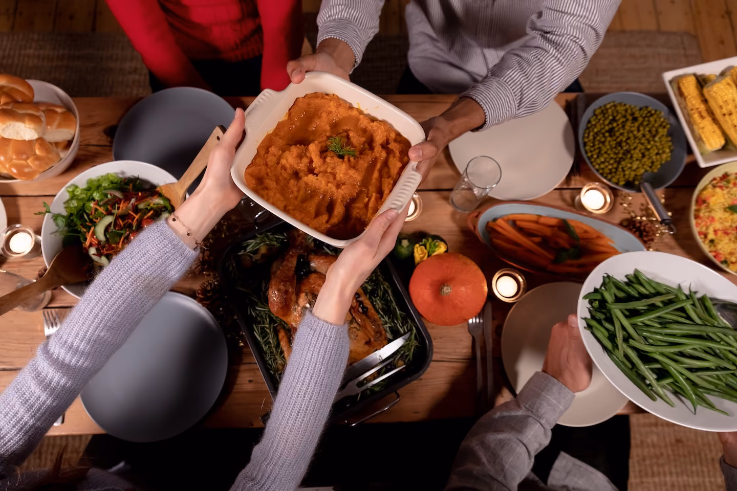 People having thanksgiving dinner