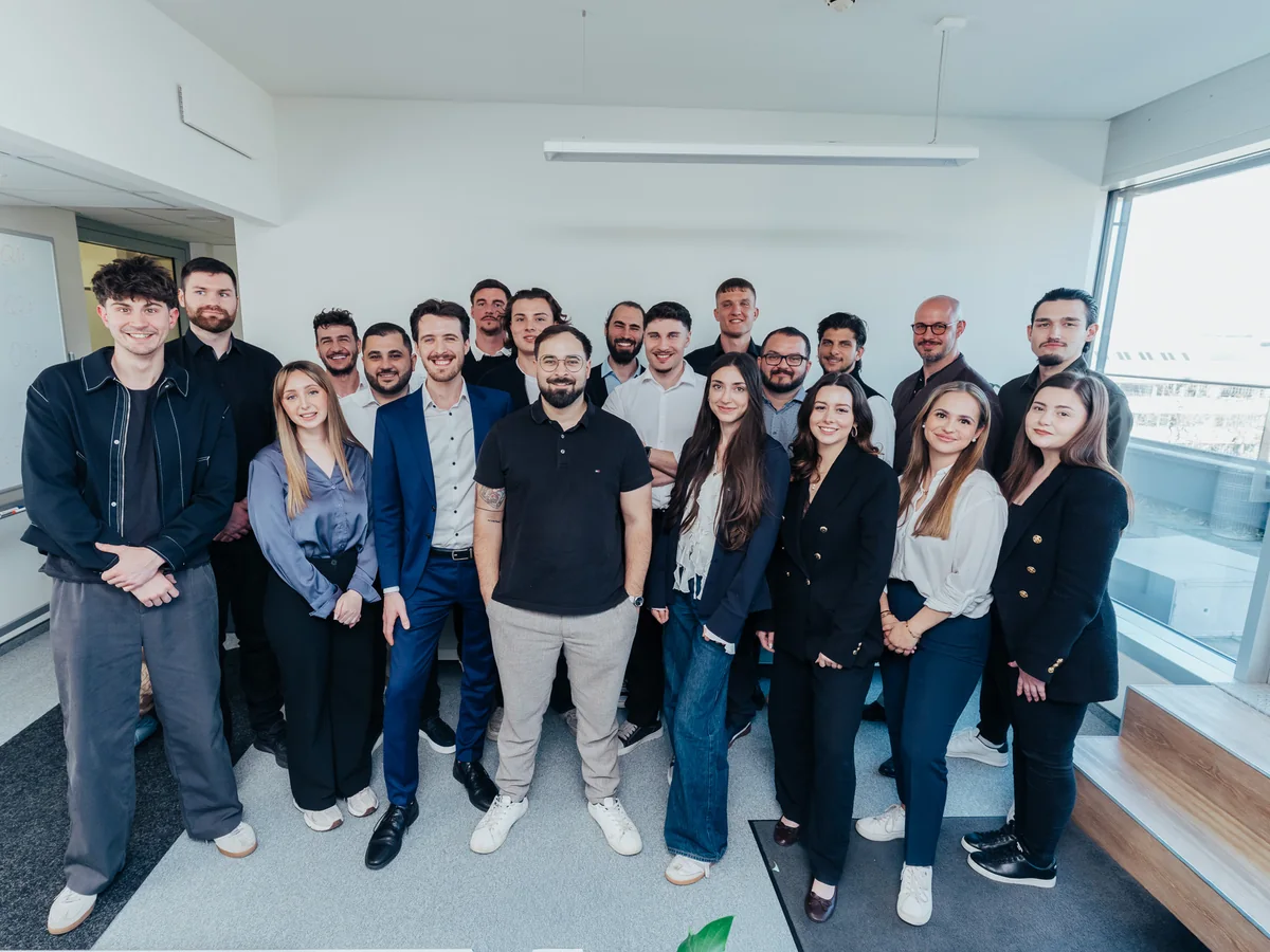 Das Team von AdVenture Marketing im Büro in Wien