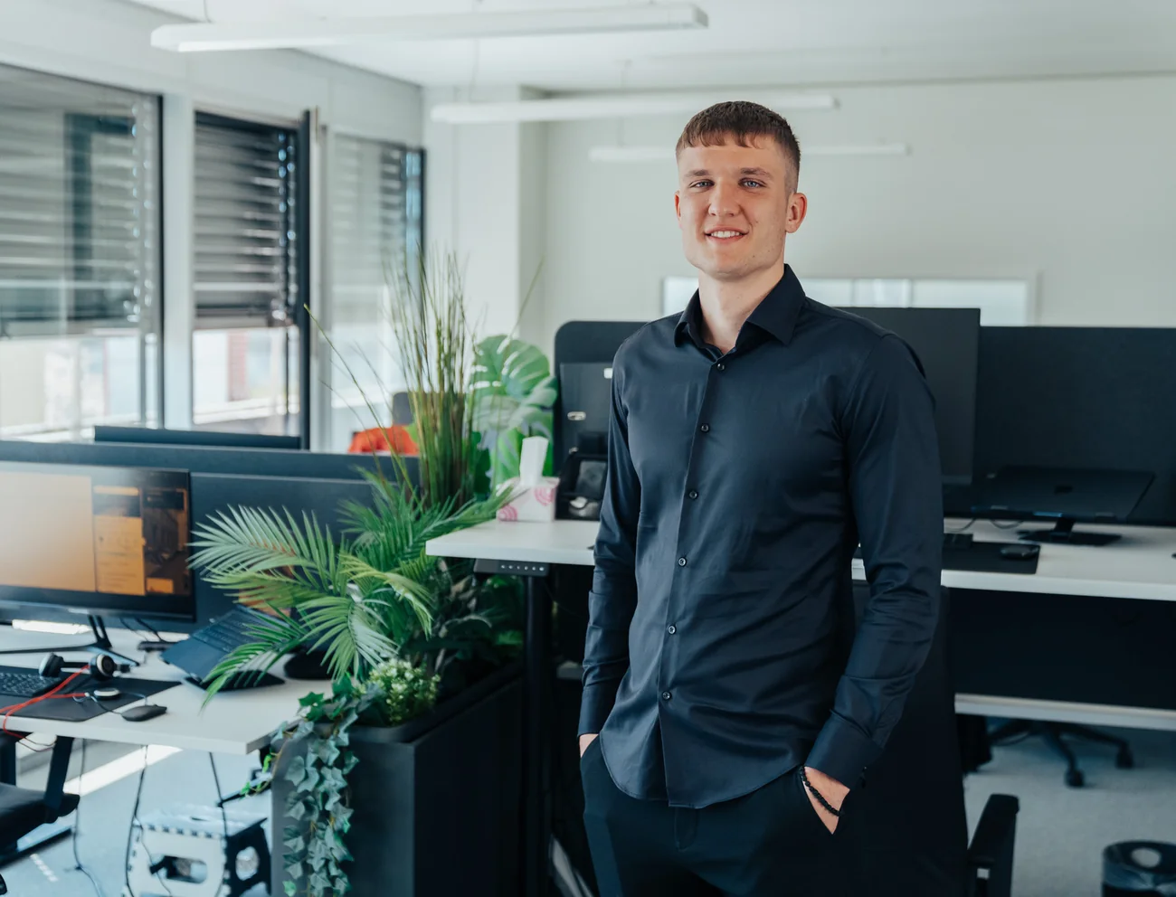 Mitarbeiter von AdVenture Marketing am Arbeitsplatz in Wien