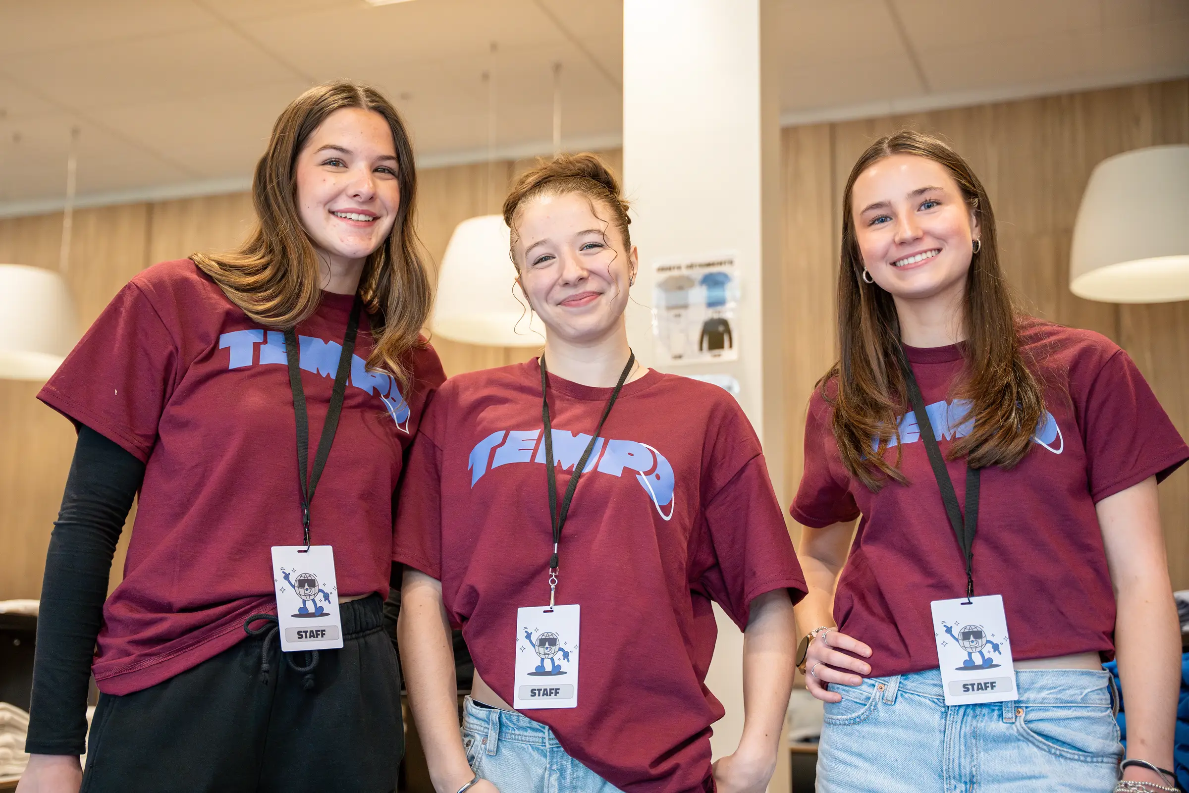 Trois membres de l'équipe bénévole du Championnat de danse Tempo 2026