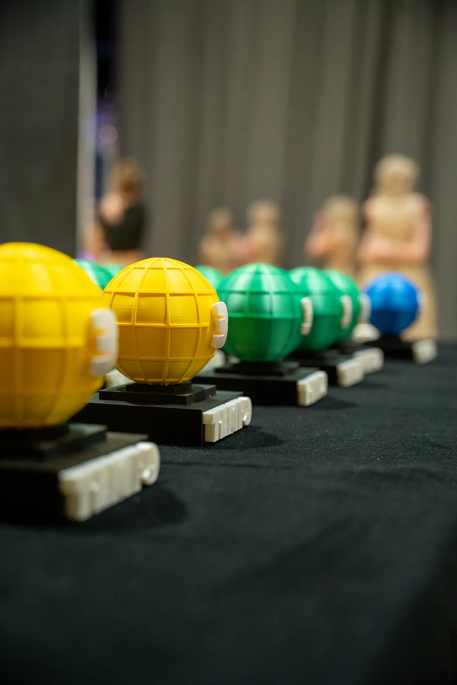 Les trophées du Championnat de danse Tempo 2026 en attente de la remise des prix