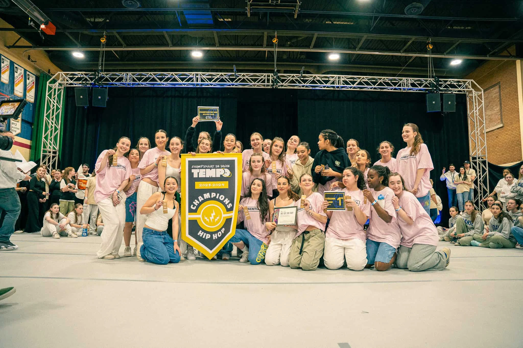 E-SSENTIAL, du Collège de Montréal, championne hip-hop du Championnat de danse Tempo 2024
