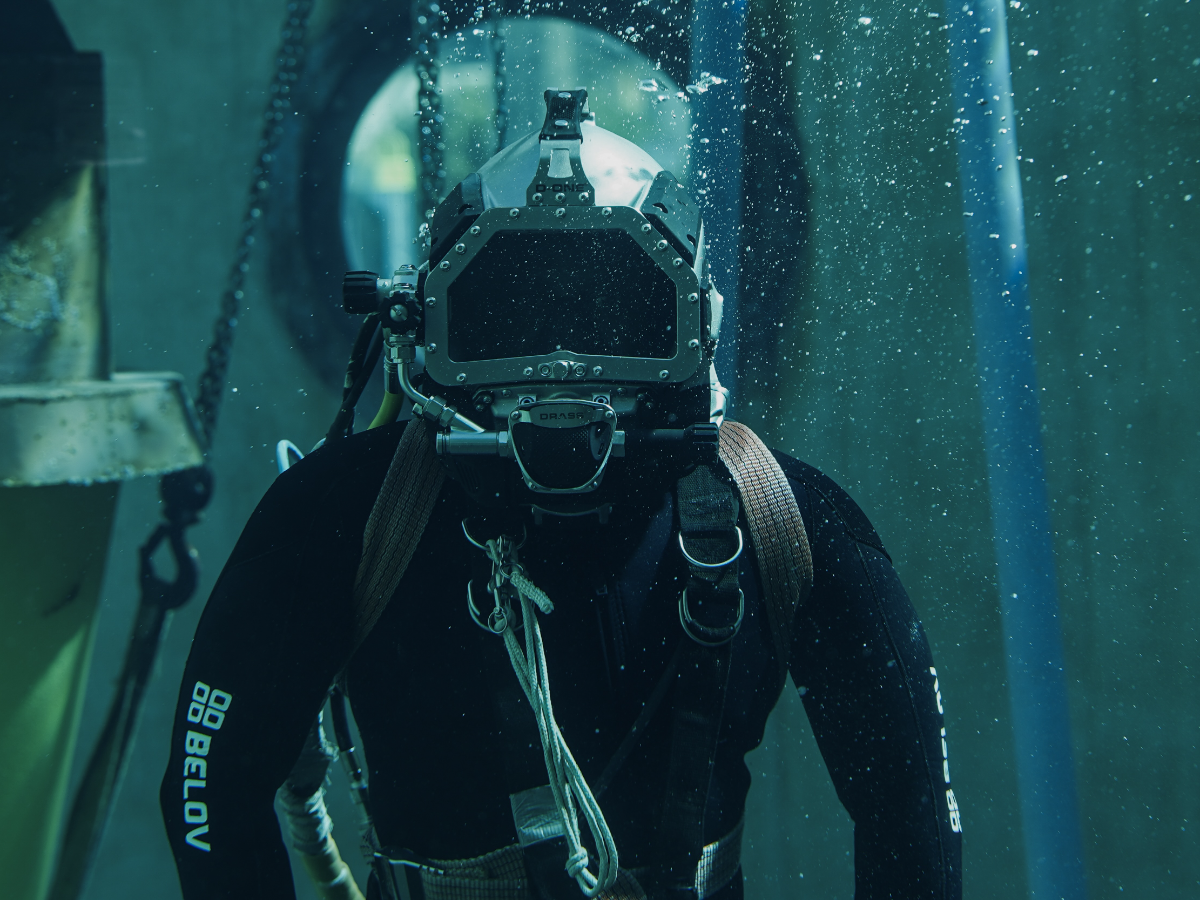 Commercial diver in a DRASS D-ONE helmet working underwater