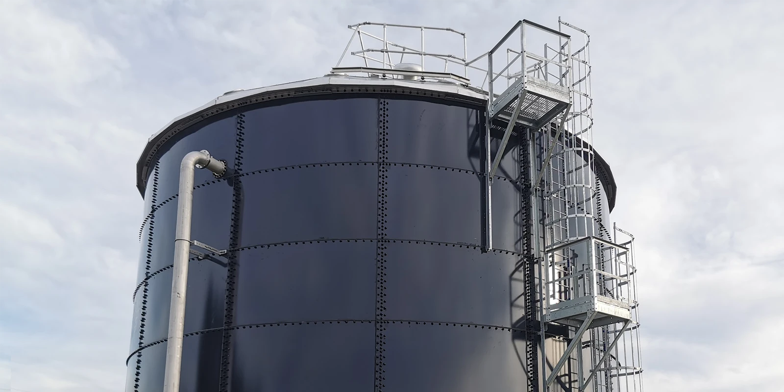Chlorinating water tank