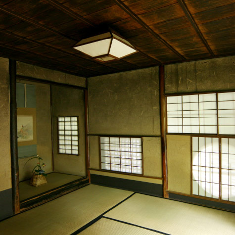 A main-restaurant room at Hyōtei, with tatami flooring, a wooden ceiling, an alcove and paper-screened windows.