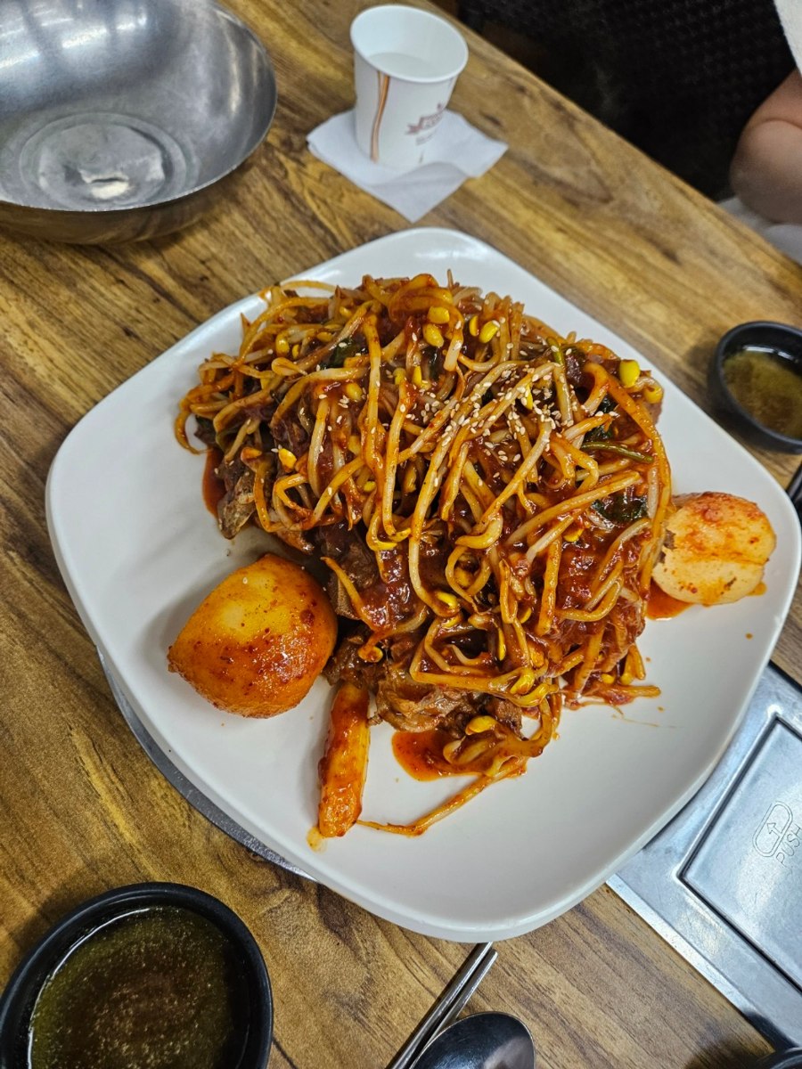 Bone-in pork, soybean sprouts, potatoes and rice cakes at Hannamdong Gamjatang, archive photograph from 2023.