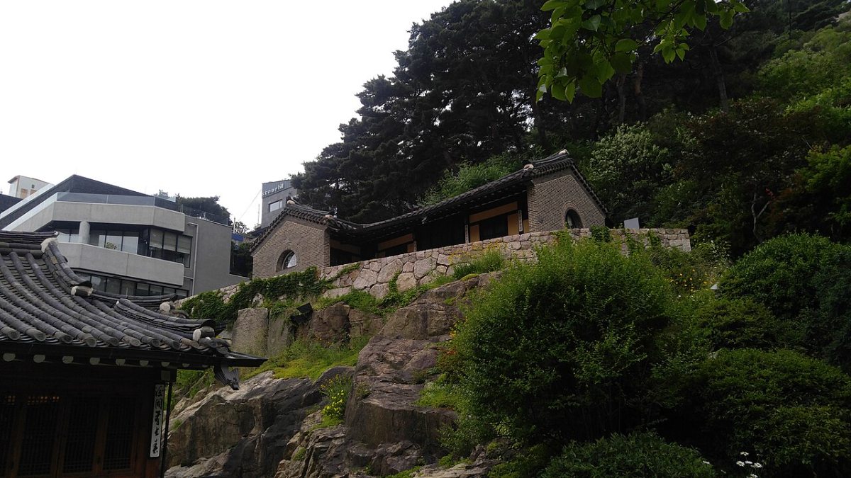 Seokpajeong detached hall above a rock terrace, showing brick end walls and rounded windows, 2018.