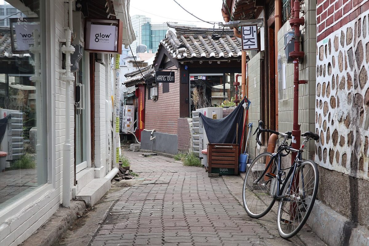 A narrow commercial alley in Ikseon-dong with shopfronts and tiled roofs, October 2020.