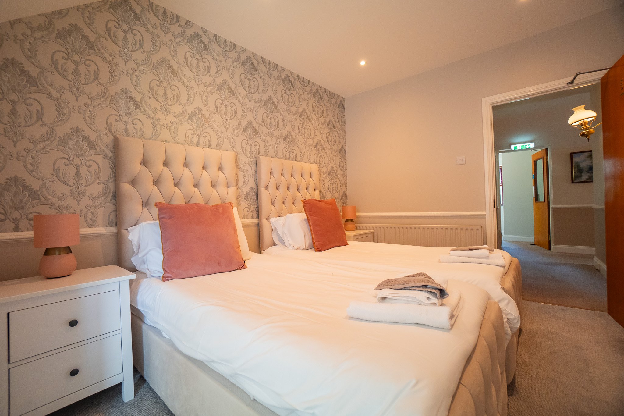 Guest bedroom with private en suite bathroom at The Briers
