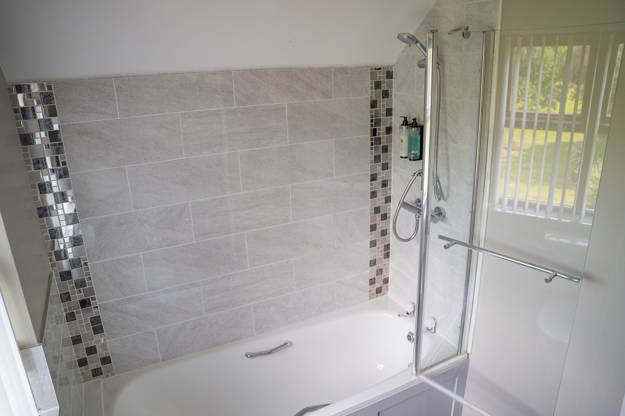 Guest bedroom with private en suite bathroom at The Briers