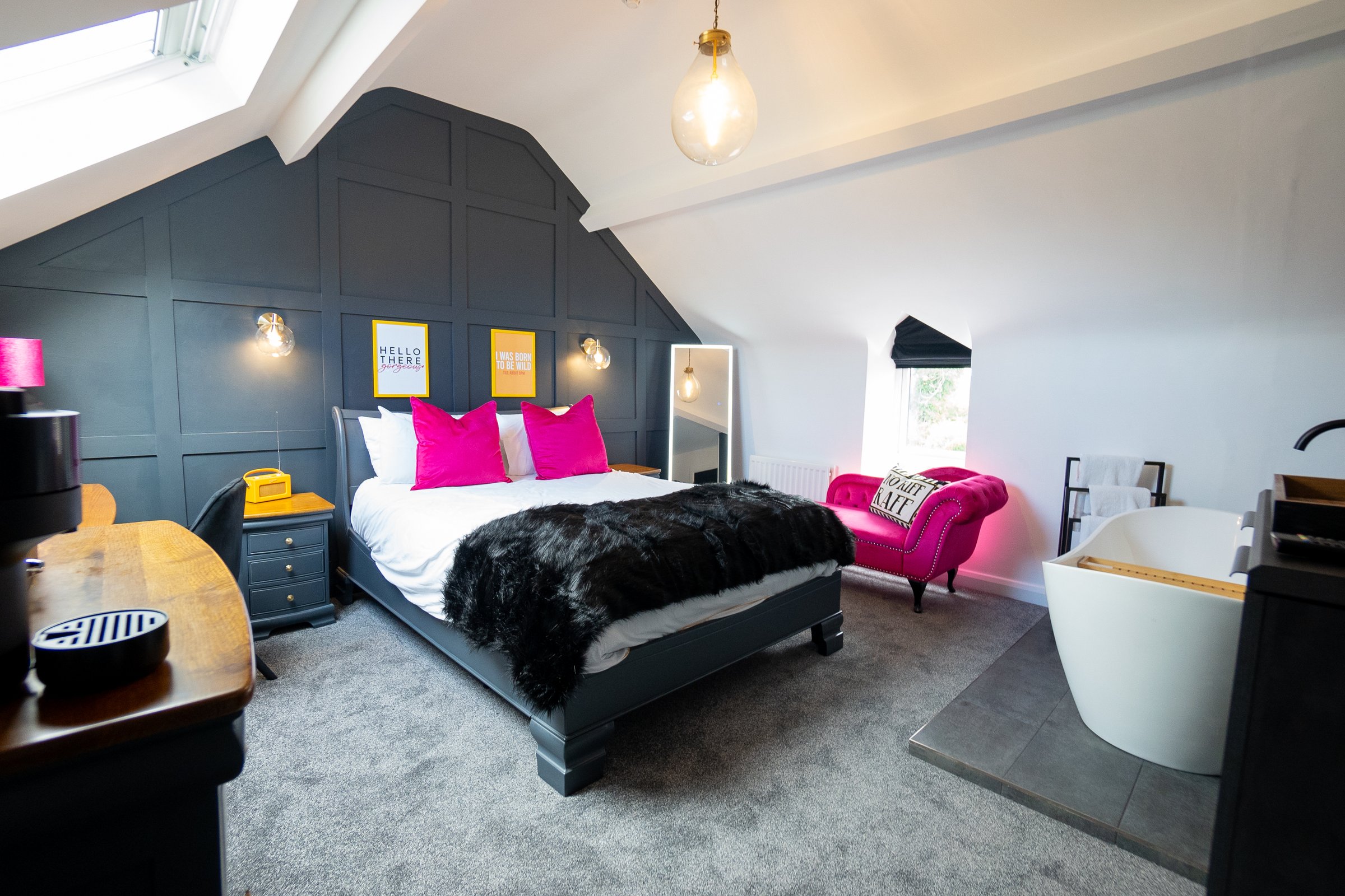 Guest bedroom with private en suite bathroom at The Briers