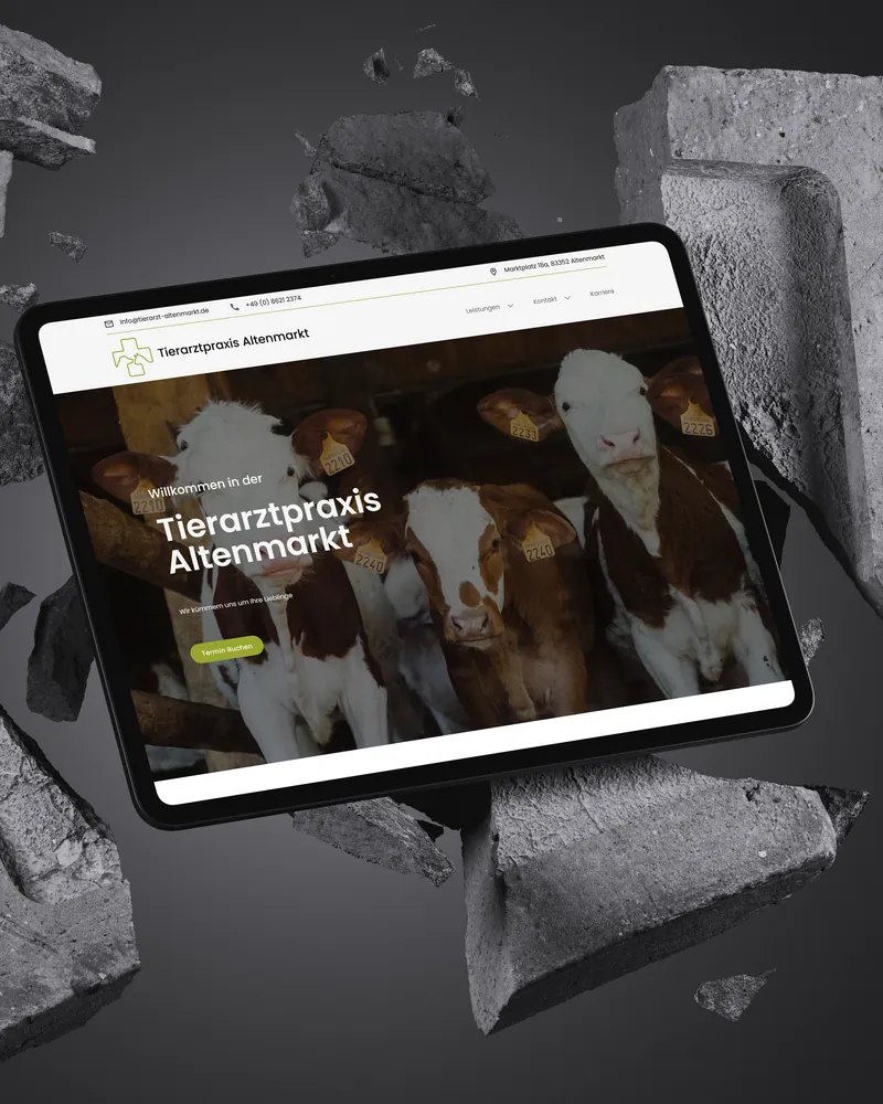 Tierarztpraxis Altenmarkt Website auf einem iPad