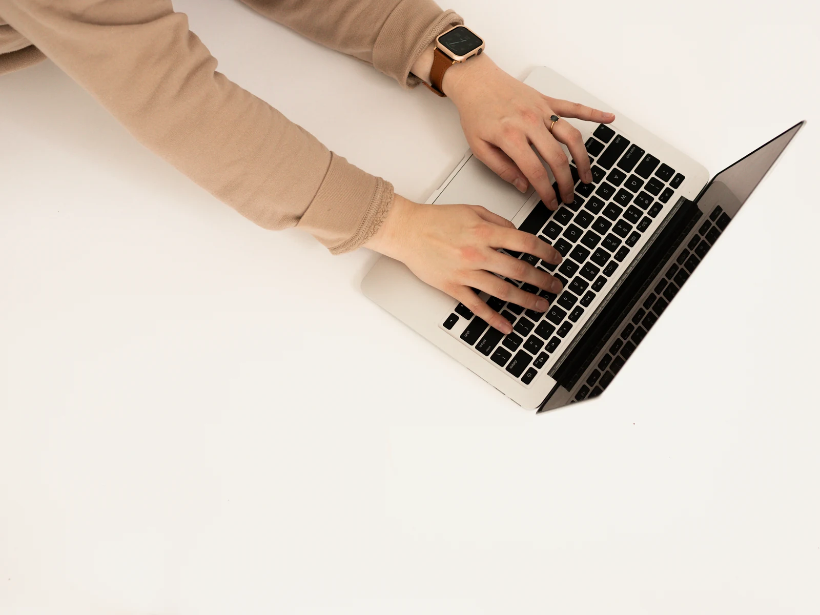 Conversion friction website: hands typing on a laptop