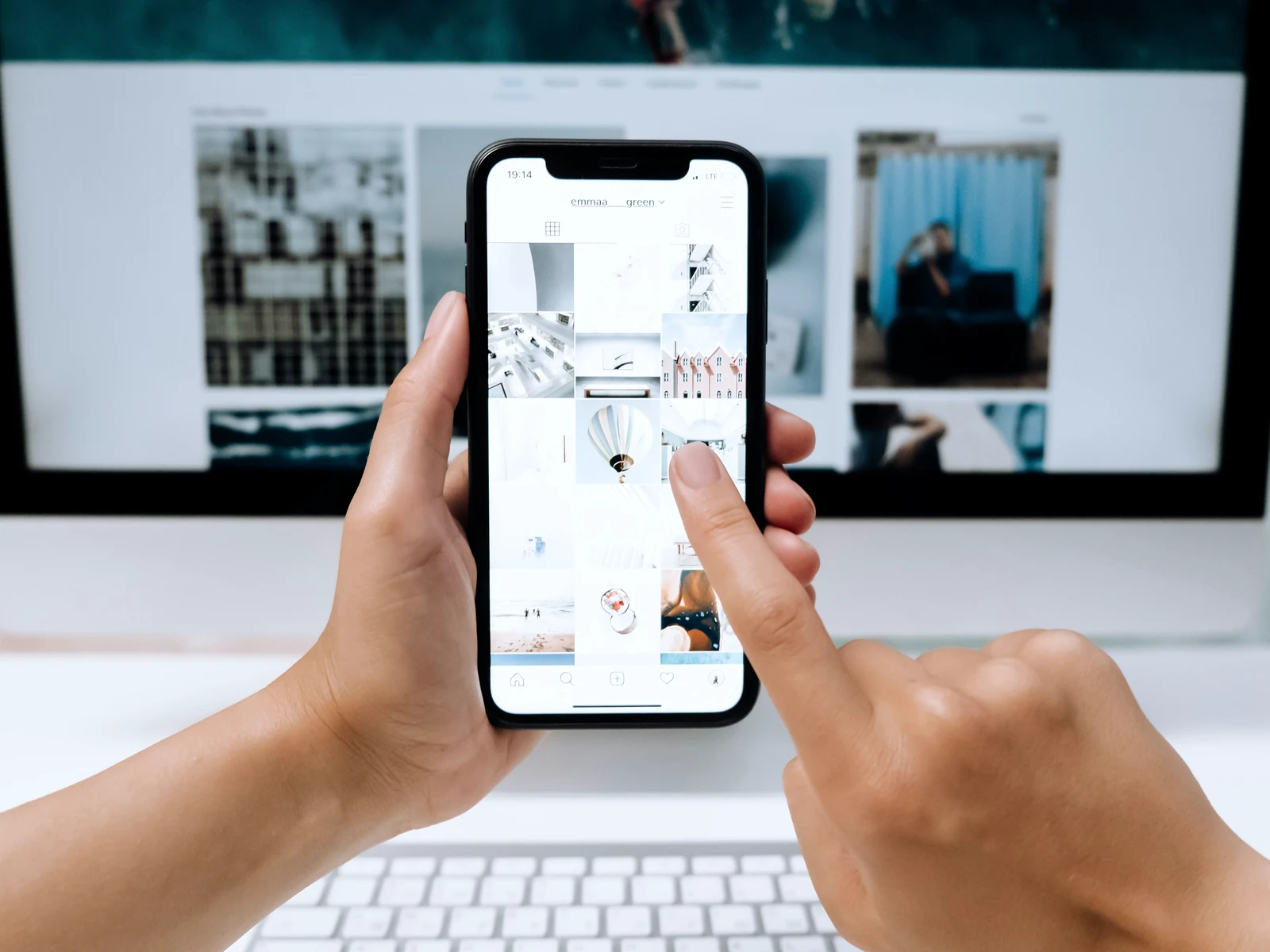 Website navigation types: a thumb tapping a menu on a phone