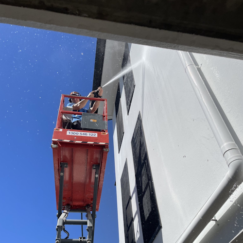 House washing the exterior of a Brisbane home