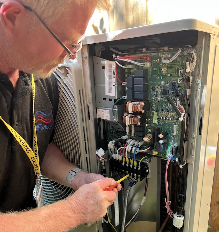 custom air conditioning repair technician