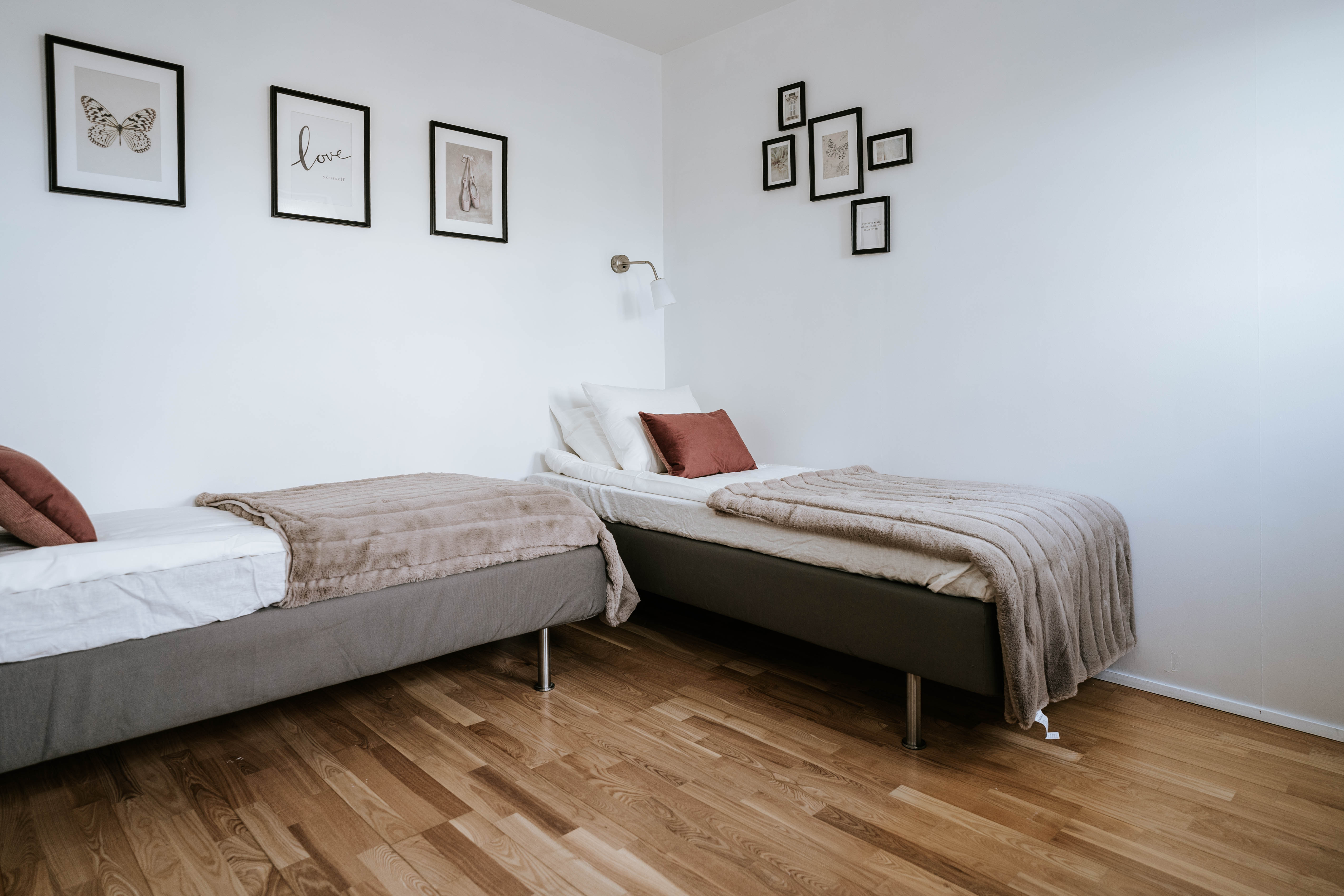 Twin bedroom at Raven House